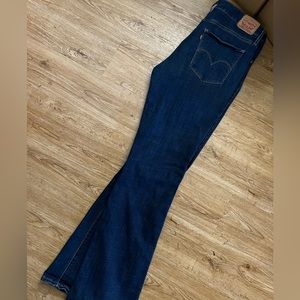 Levi’s stretch 725 High Rise Bootcut, size 32